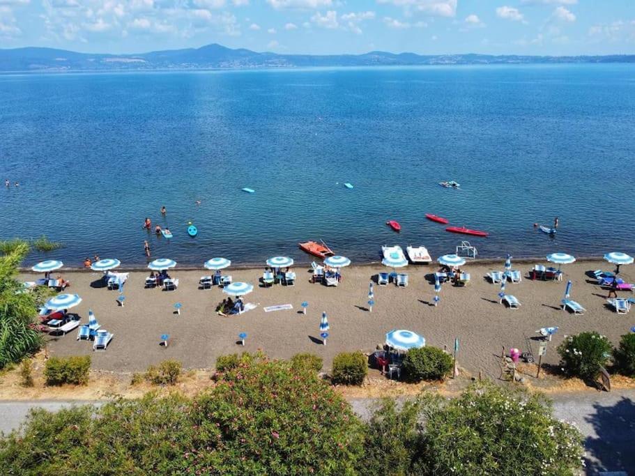 Appartamento Tra Il Borgo E Il Lago Ангуилара Сабация Екстериор снимка