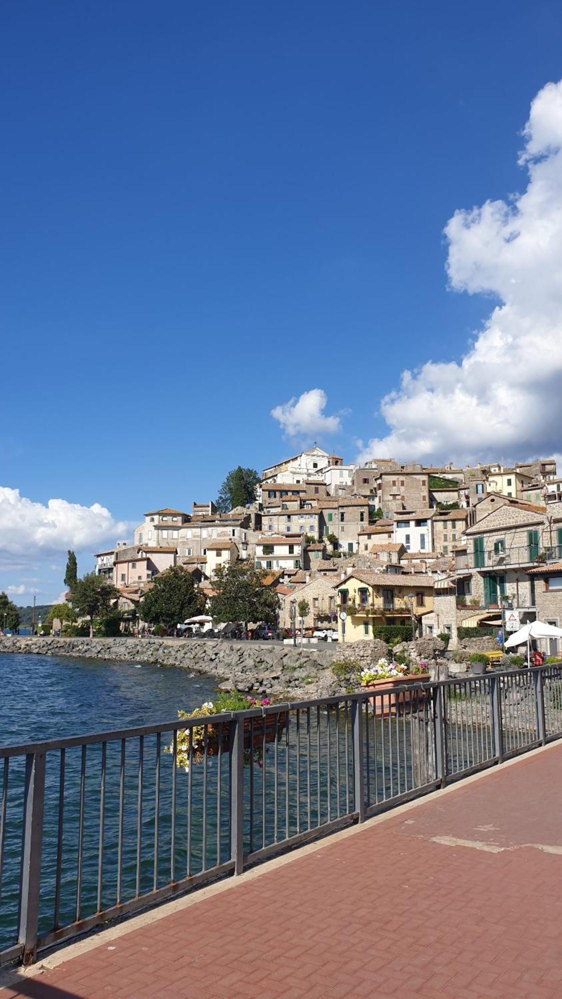 Appartamento Tra Il Borgo E Il Lago Ангуилара Сабация Екстериор снимка